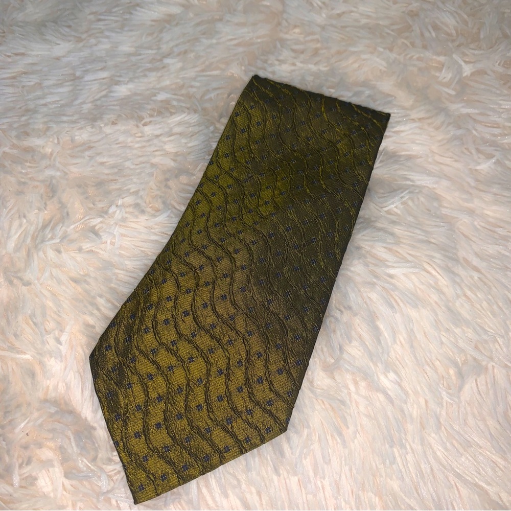 Tiziano Milano Tie Made In Canada 100%  Italian Silk  Dark Green/Olive